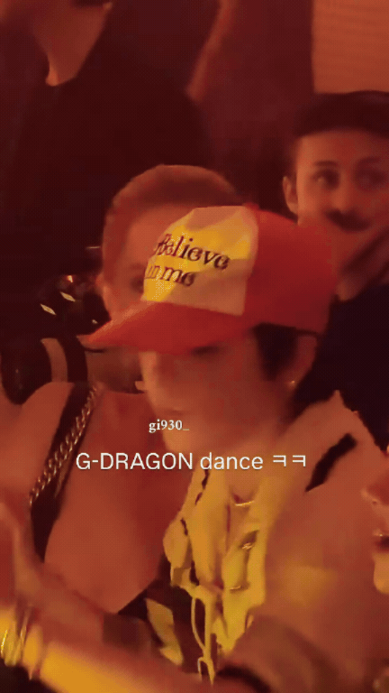 Jennie mặc độc bra diễn vũ đạo bỏng mắt ở show Chanel, G-DRAGON nhảy theo nhiệt t&igrave;nh- Ảnh 5.
