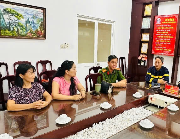 Vụ cháy chung cư ở TPHCM: "Không có các anh thì chồng tôi cũng chẳng còn" - Ảnh 1.