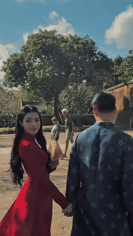 Tuyển thủ Văn Thanh và vợ tiểu thư "trâm anh thế phiệt" đầu tư 8 bộ ảnh cưới gây choáng - Ảnh 3.