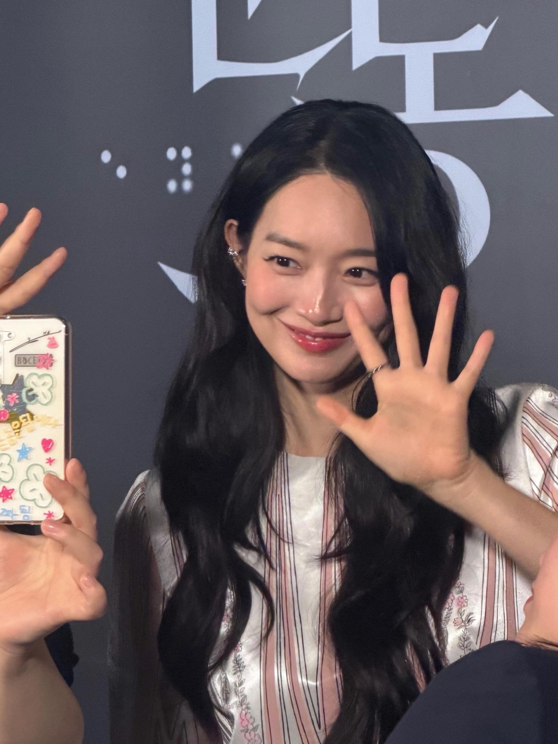 Shin Min Ah đ&atilde; l&agrave;m g&igrave; với gương mặt vậy?- Ảnh 3.