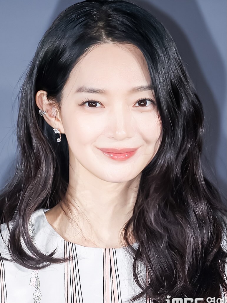 Shin Min Ah đ&atilde; l&agrave;m g&igrave; với gương mặt vậy?- Ảnh 1.