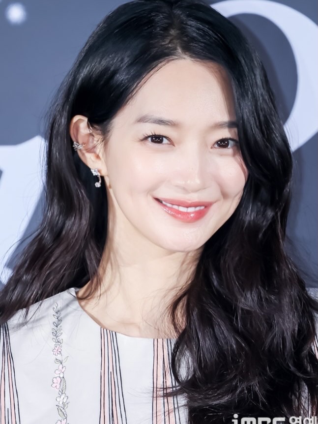 Shin Min Ah đ&atilde; l&agrave;m g&igrave; với gương mặt vậy?- Ảnh 2.