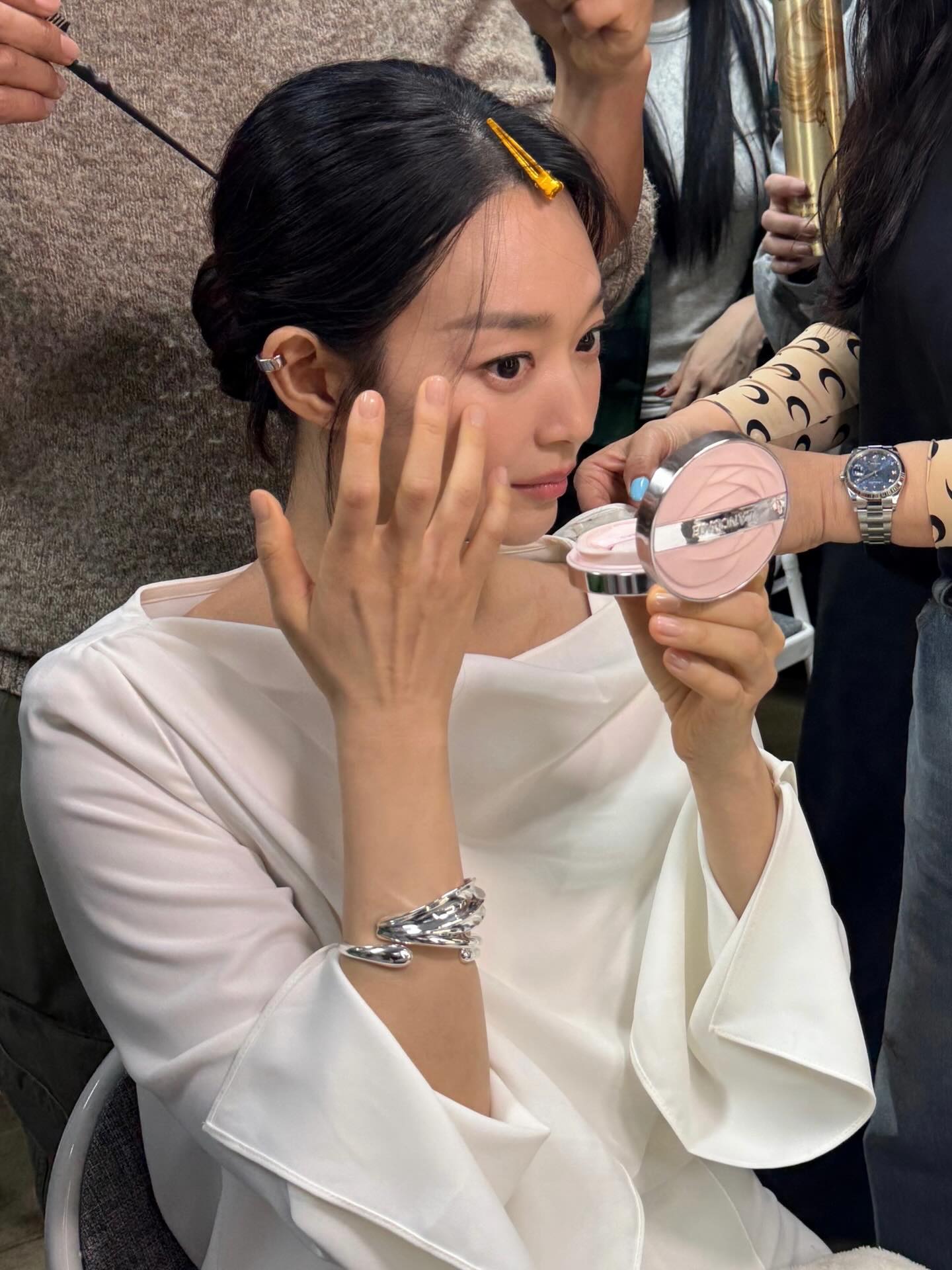 Shin Min Ah đ&atilde; l&agrave;m g&igrave; với gương mặt vậy?- Ảnh 9.