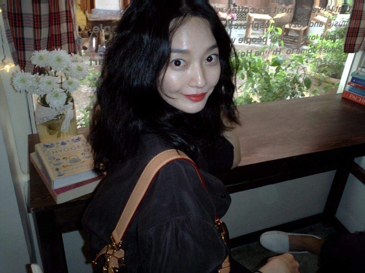 Shin Min Ah đ&atilde; l&agrave;m g&igrave; với gương mặt vậy?- Ảnh 8.