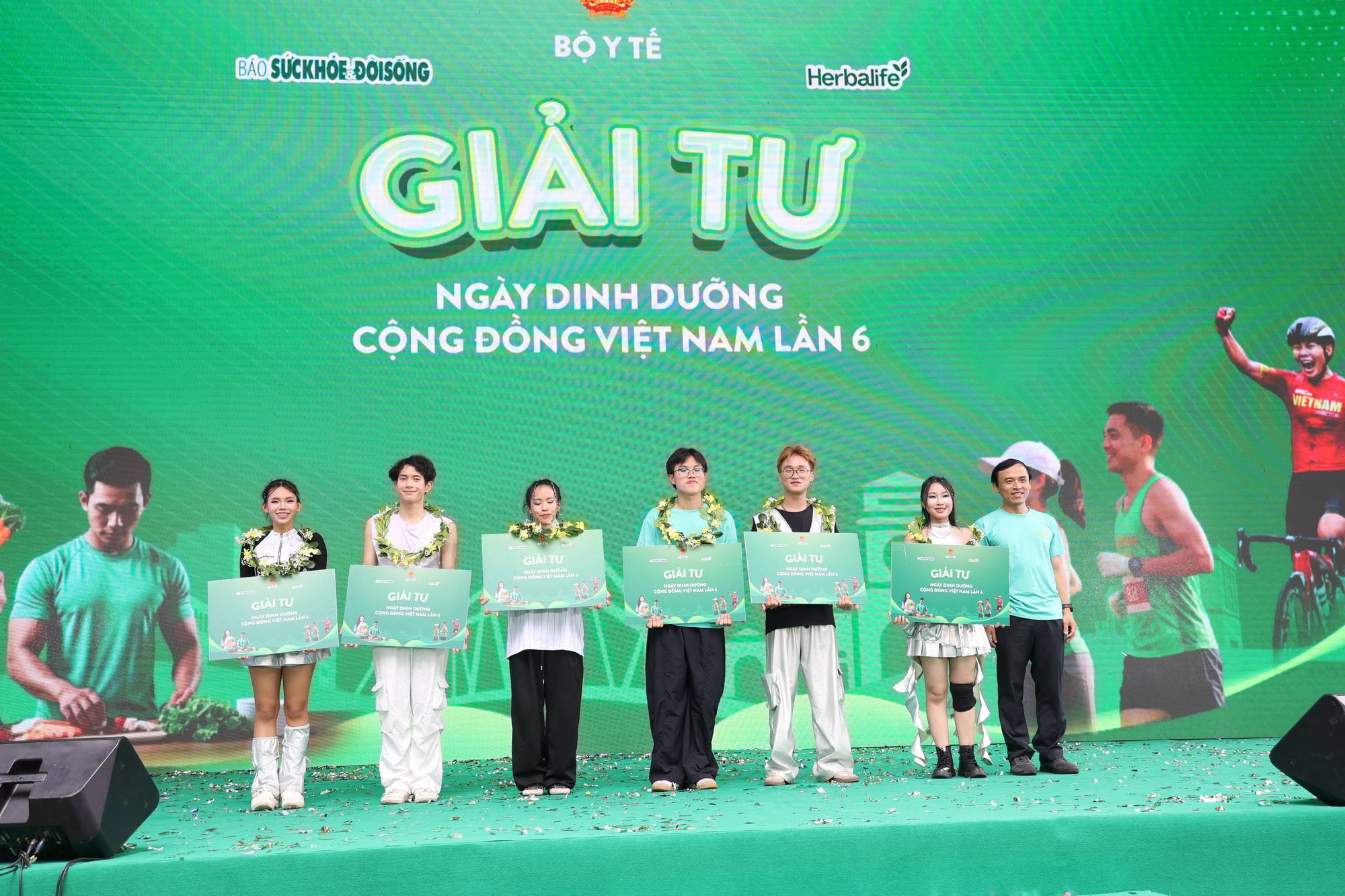 Qua 6 mùa Ngày Dinh dưỡng cộng đồng Việt Nam: Gần 10.000 người dân được tư vấn sức khỏe, dinh dưỡng miễn phí - Ảnh 12. Qua 6 mùa Ngày Dinh dưỡng cộng đồng Việt Nam: Gần 10.000 người dân được tư vấn sức khỏe, dinh dưỡng miễn phí - Ảnh 12.