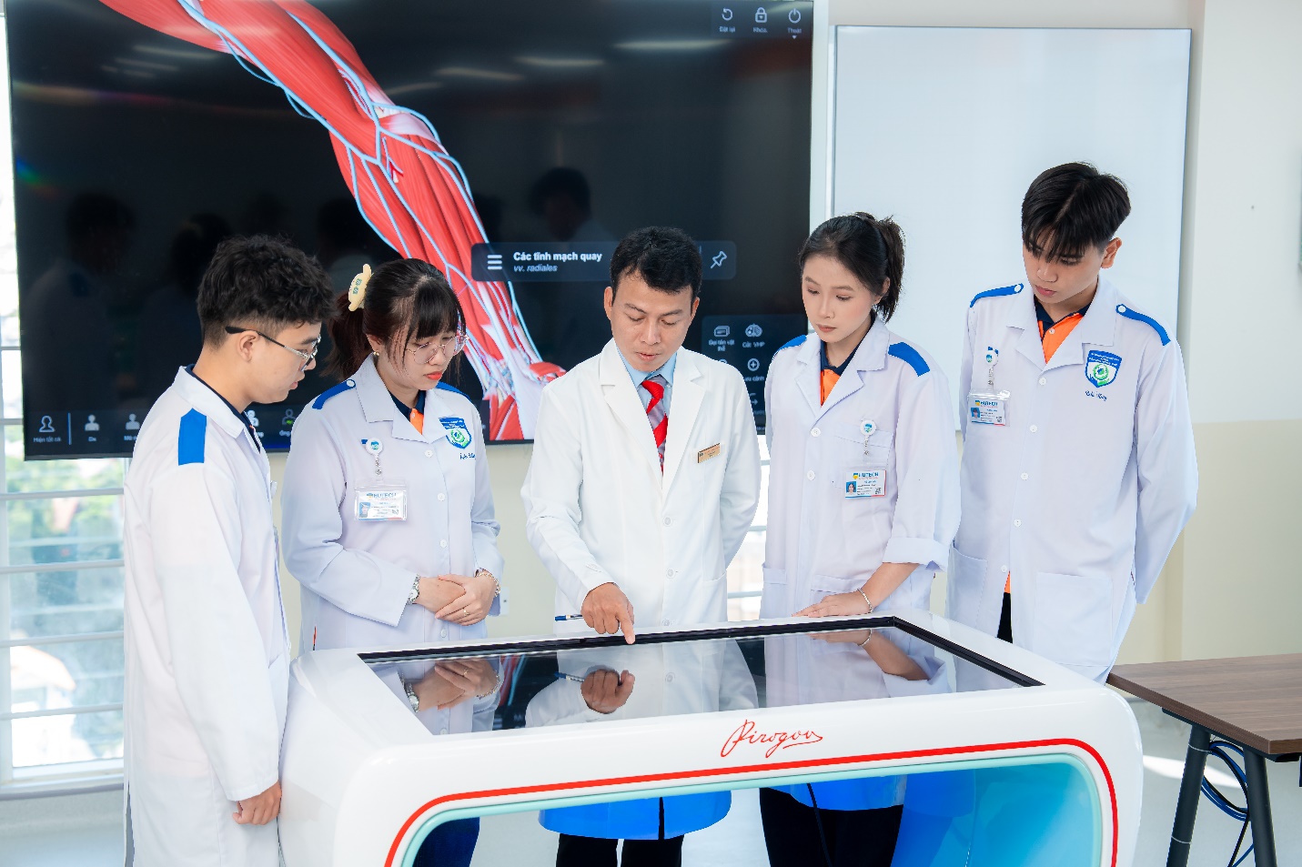 HUTECH chính thức tuyển sinh ngành Y khoa, trao học bổng 30% cho thí sinh toàn quốc - Ảnh 3. HUTECH chính thức tuyển sinh ngành Y khoa, trao học bổng 30% cho thí sinh toàn quốc - Ảnh 3.