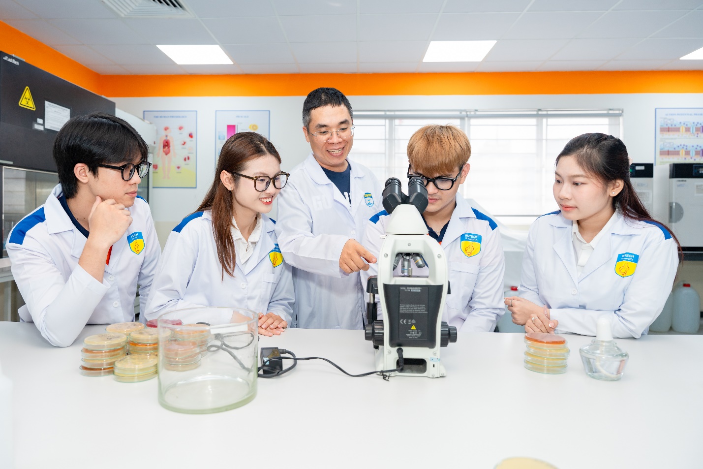 HUTECH chính thức tuyển sinh ngành Y khoa, trao học bổng 30% cho thí sinh toàn quốc - Ảnh 5. HUTECH chính thức tuyển sinh ngành Y khoa, trao học bổng 30% cho thí sinh toàn quốc - Ảnh 5.