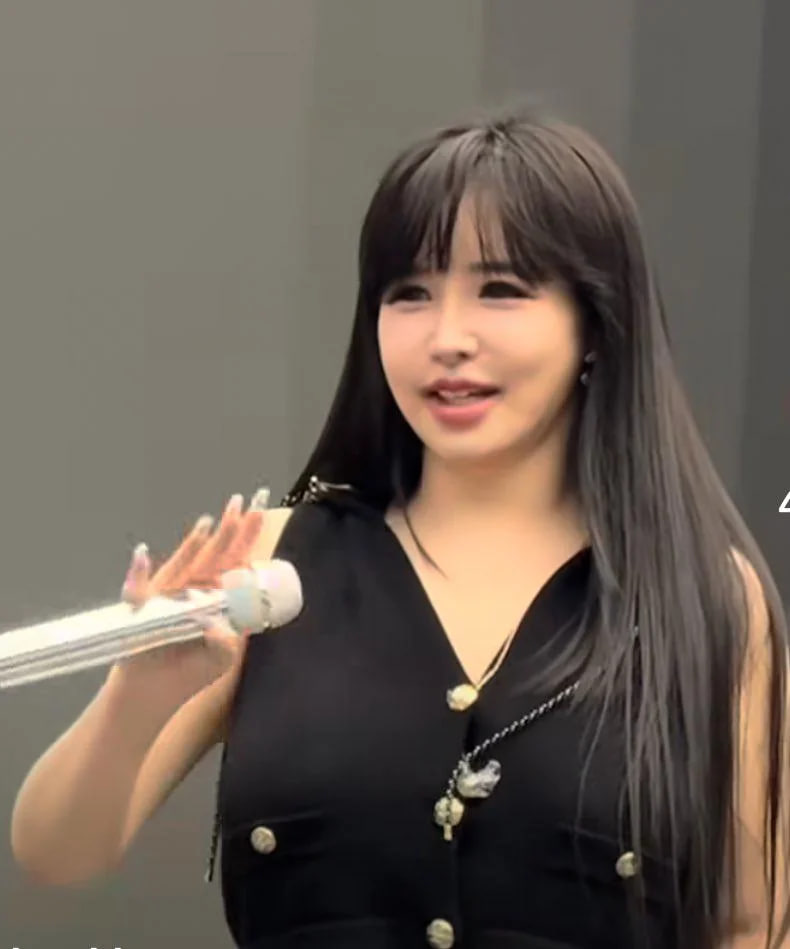 Showbiz m&atilde;i tiếc nuối mỹ nh&acirc;n n&agrave;y: Giọng h&aacute;t định h&igrave;nh ti&ecirc;u chuẩn, lụi t&agrave;n v&igrave; 1 lần mang theo chất cấm- Ảnh 4.