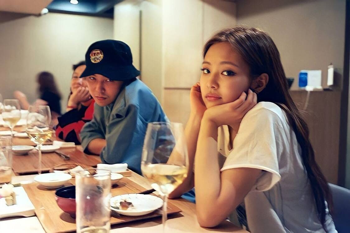Jennie mặc độc bra diễn vũ đạo bỏng mắt ở show Chanel, G-DRAGON nhảy theo nhiệt t&igrave;nh- Ảnh 6.