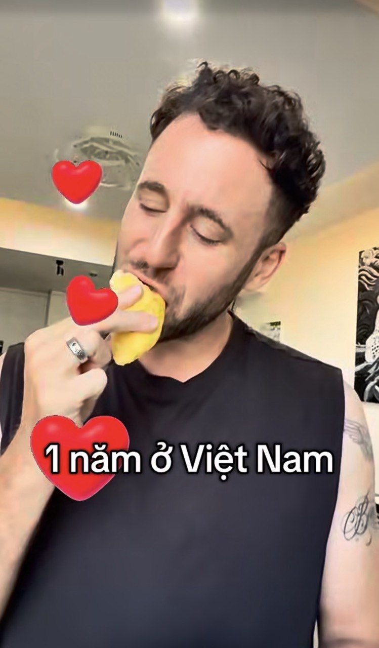 Kh&aacute;ch T&acirc;y bất ngờ trước cảnh người Việt rần rần ra đường h&uacute;p hủ tiếu g&otilde; l&uacute;c 12 giờ đ&ecirc;m- Ảnh 6.