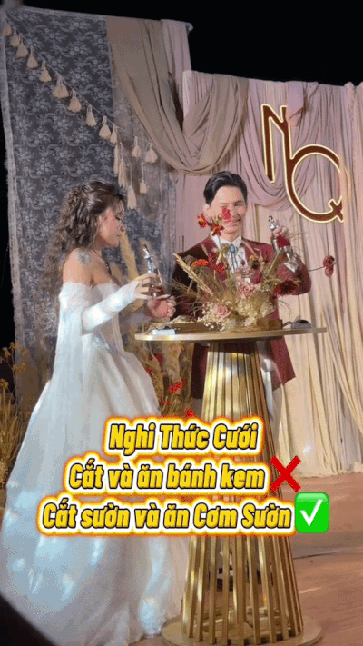 Cô dâu, chú rể thay nghi thức cắt bánh kem bằng ăn cơm tấm sườn nướng ngay trên sân khấu cưới: Bất ngờ danh tính 2 nhân vật chính- Ảnh 1. Cô dâu, chú rể thay nghi thức cắt bánh kem bằng ăn cơm tấm sườn nướng ngay trên sân khấu cưới: Bất ngờ danh tính 2 nhân vật chính- Ảnh 1.