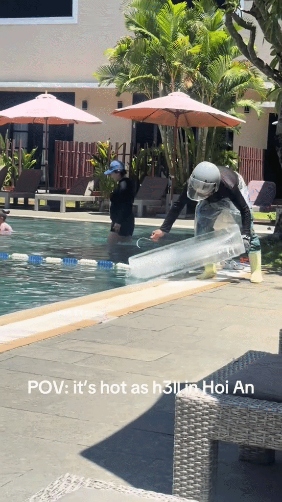 Resort Hội An thả khối đ&aacute; khổng lồ xuống bể bơi, kh&aacute;ch T&acirc;y giải nhiệt cấp tốc: &ldquo;Sao giống c&aacute;ch mẹ t&ocirc;i l&agrave;m m&aacute;t b&aacute;t canh rau luộc vậy?&rdquo;- Ảnh 1.