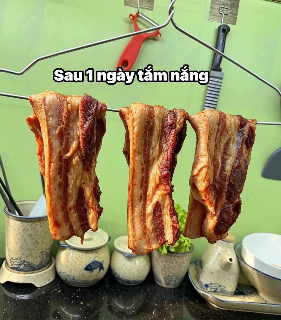 Nắng n&oacute;ng đỉnh điểm, m&oacute;n thịt heo một nắng đang hot MXH: Trước khi đem phơi kh&ocirc; đừng qu&ecirc;n c&aacute;c thao t&aacute;c n&agrave;y!- Ảnh 3.