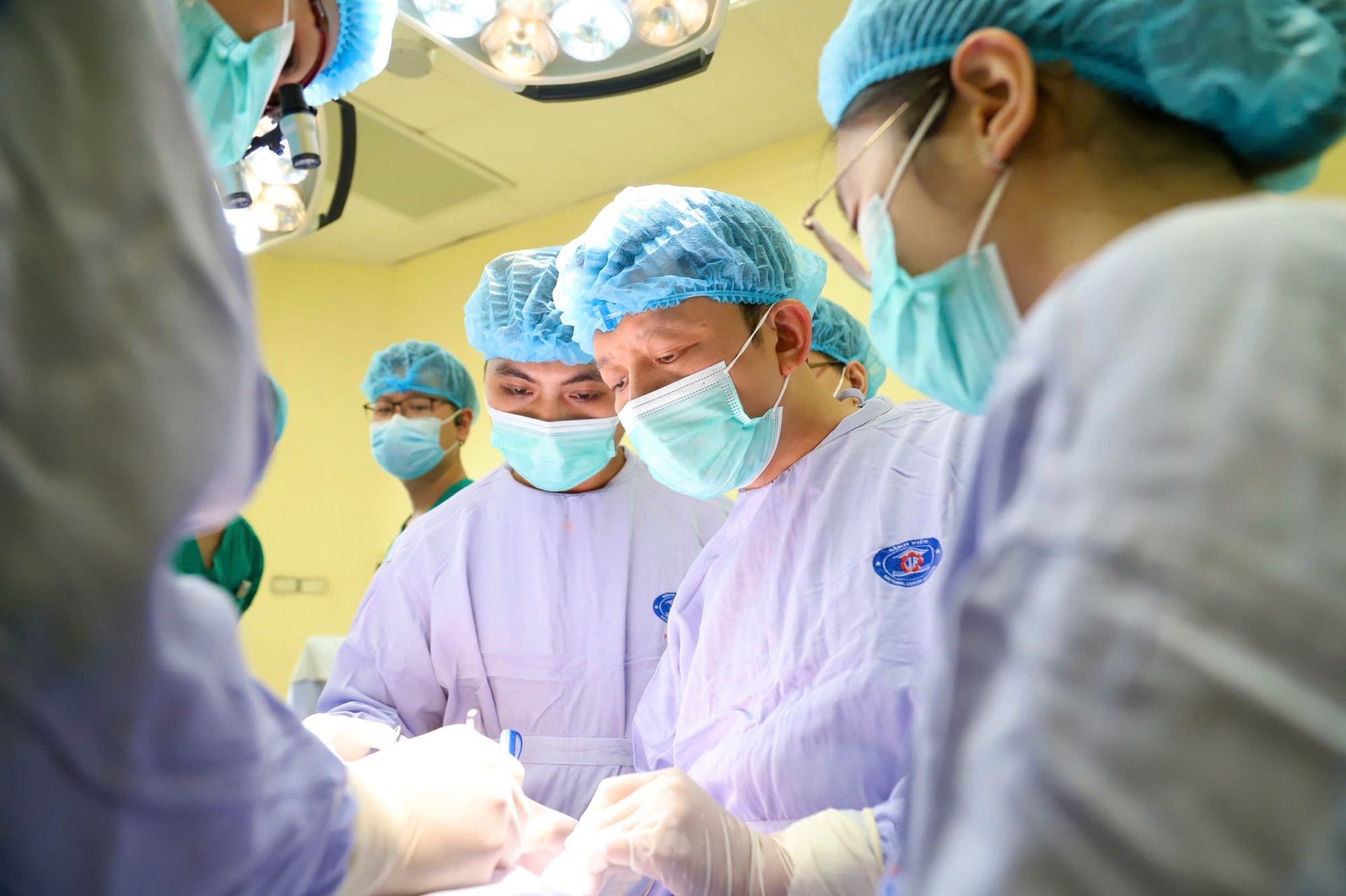 Tưởng nhiệt miệng, người đ&agrave;n &ocirc;ng trẻ ph&aacute;t hiện ung thư lưỡi - Ảnh 2.