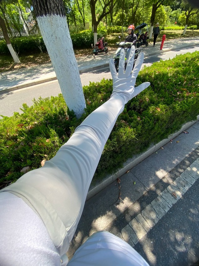 Nắng 40 độ, mặc k&iacute;n như ninja vẫn chưa đủ: Đ&acirc;y mới l&agrave; c&aacute;ch bảo vệ da đ&uacute;ng nhất- Ảnh 3.