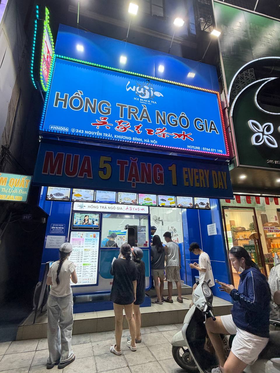 Trà sữa 7.000 đồng “đổ bộ” Hà Nội, trời nóng 40 độ khách vẫn xếp hàng mua- Ảnh 8. Trà sữa 7.000 đồng “đổ bộ” Hà Nội, trời nóng 40 độ khách vẫn xếp hàng mua- Ảnh 8.
