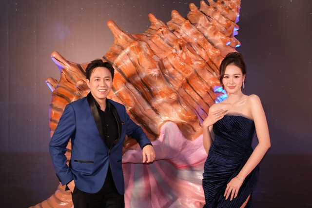 Bắt trọn khoảnh khắc "t&igrave;nh bể b&igrave;nh" của một cặp đ&ocirc;i đ&igrave;nh đ&aacute;m Vbiz tr&ecirc;n thảm đỏ, nh&igrave;n từ sau đ&atilde; thấy visual cực phẩm- Ảnh 9.