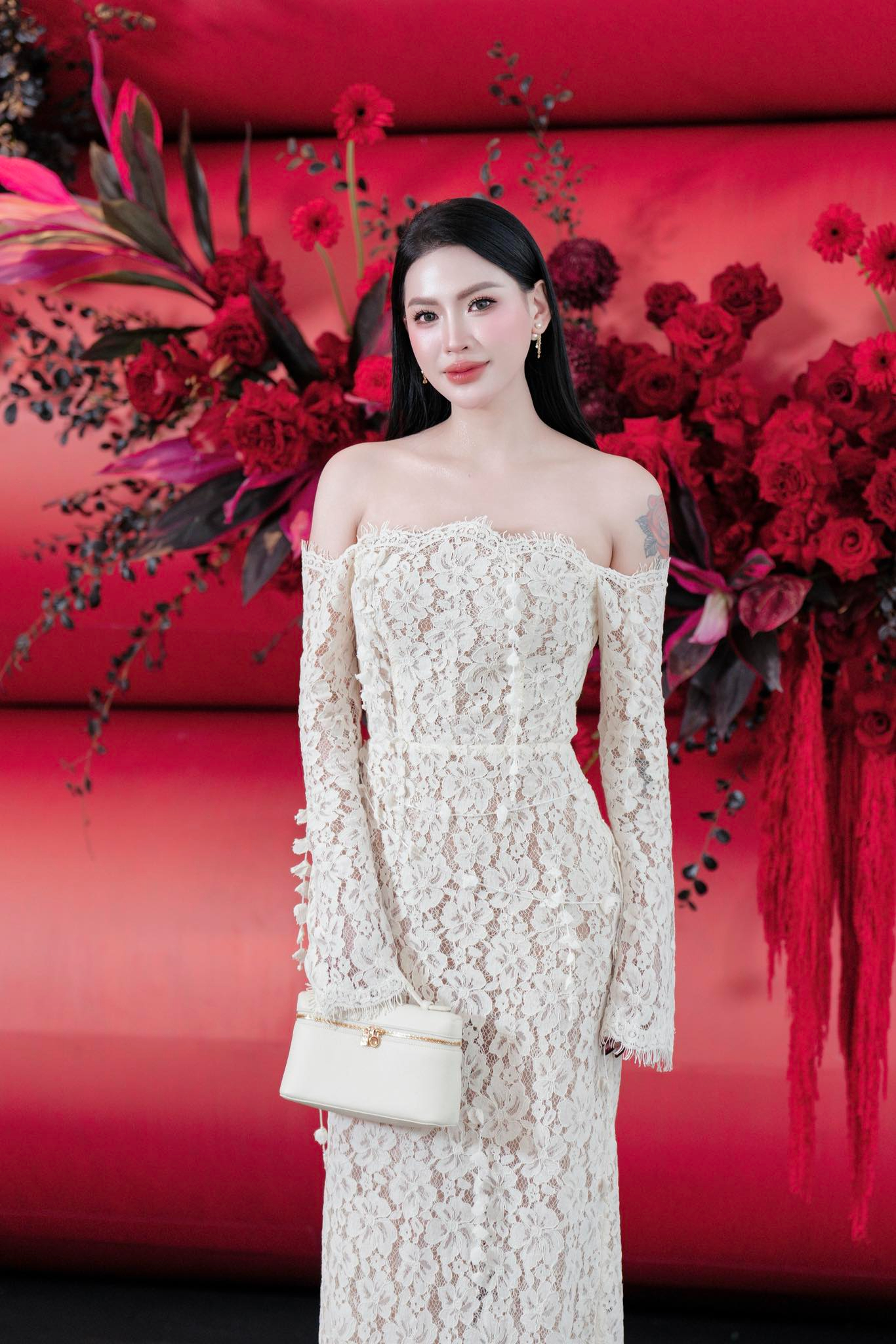 Soi cận h&igrave;nh xăm khiến V&otilde; H&agrave; Linh muốn tự đ&aacute;nh m&igrave;nh 20 c&aacute;i, mặc đồ đắt tiền vẫn tr&ocirc;ng &ldquo;cheap&rdquo;- Ảnh 3.