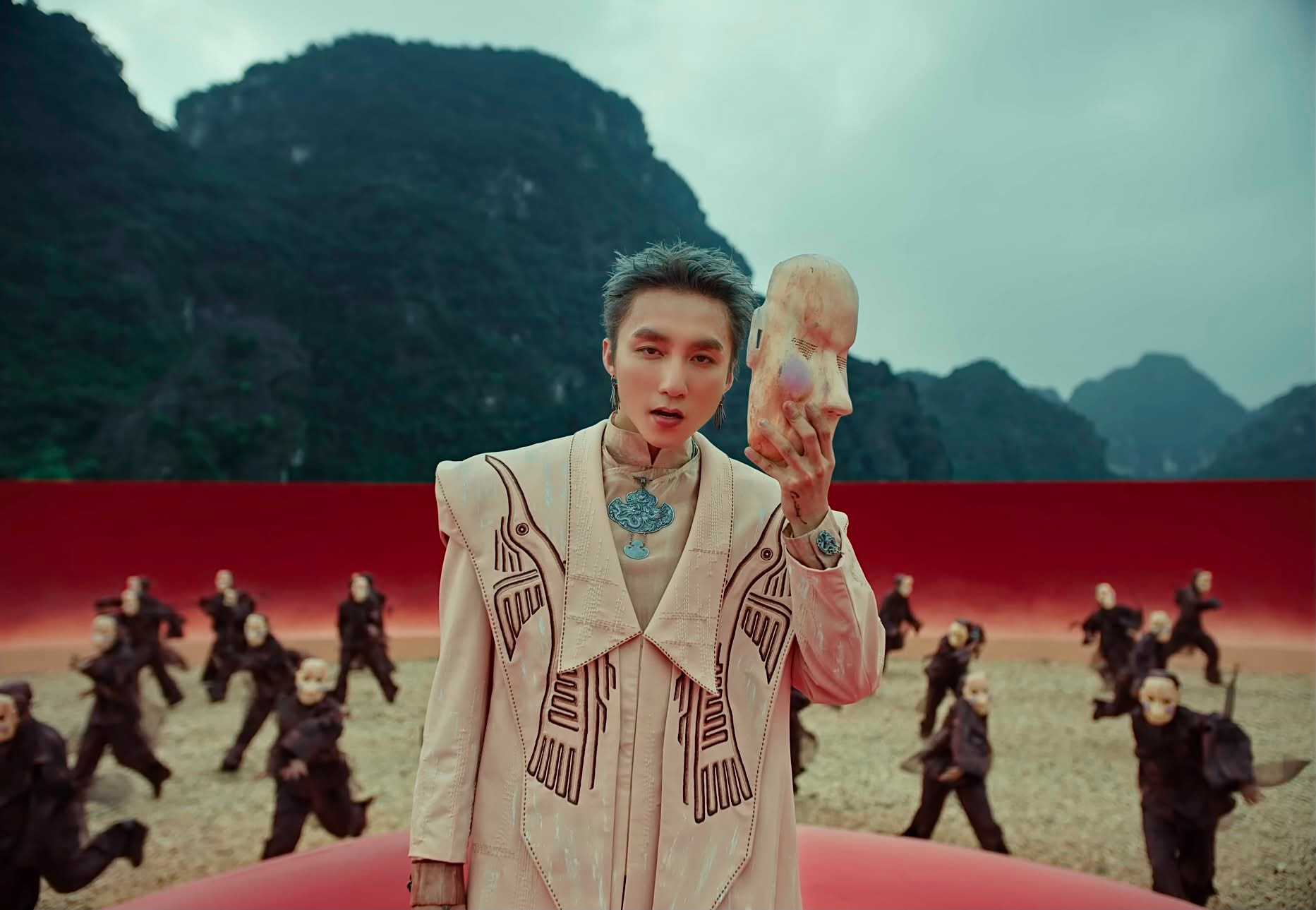 &ldquo;Tr&ograve; Xu&acirc;n Phả l&agrave; g&igrave;?&rdquo; leo thẳng hot search sau m&agrave;n comeback của Sơn T&ugrave;ng M-TP: Giải m&atilde; về loạt mặt nạ- Ảnh 2.
