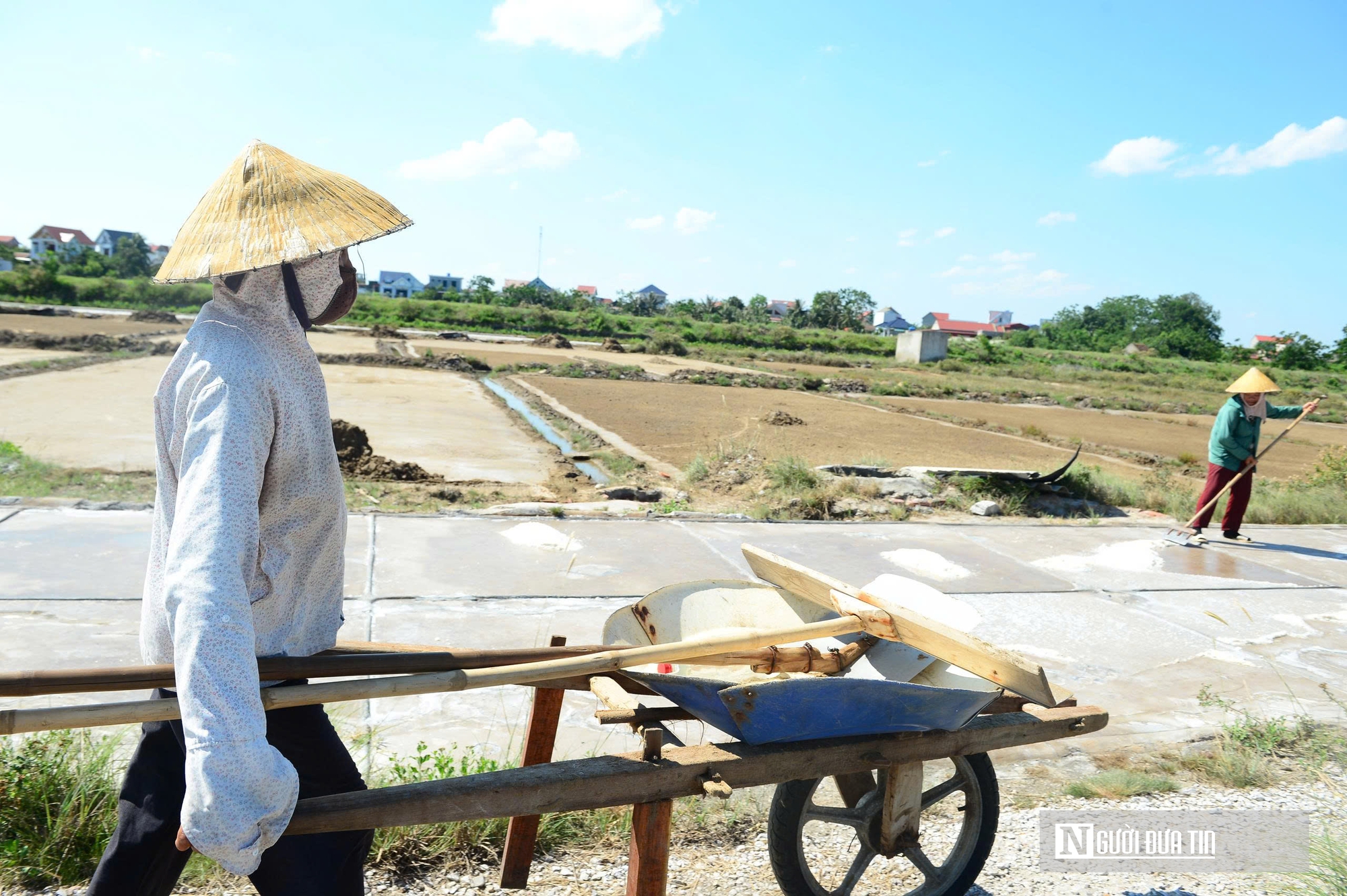 Di&ecirc;m d&acirc;n "rang m&igrave;nh" dưới nắng 40 độ, đổi lấy hơn 200 ngh&igrave;n đồng mỗi ng&agrave;y- Ảnh 4.