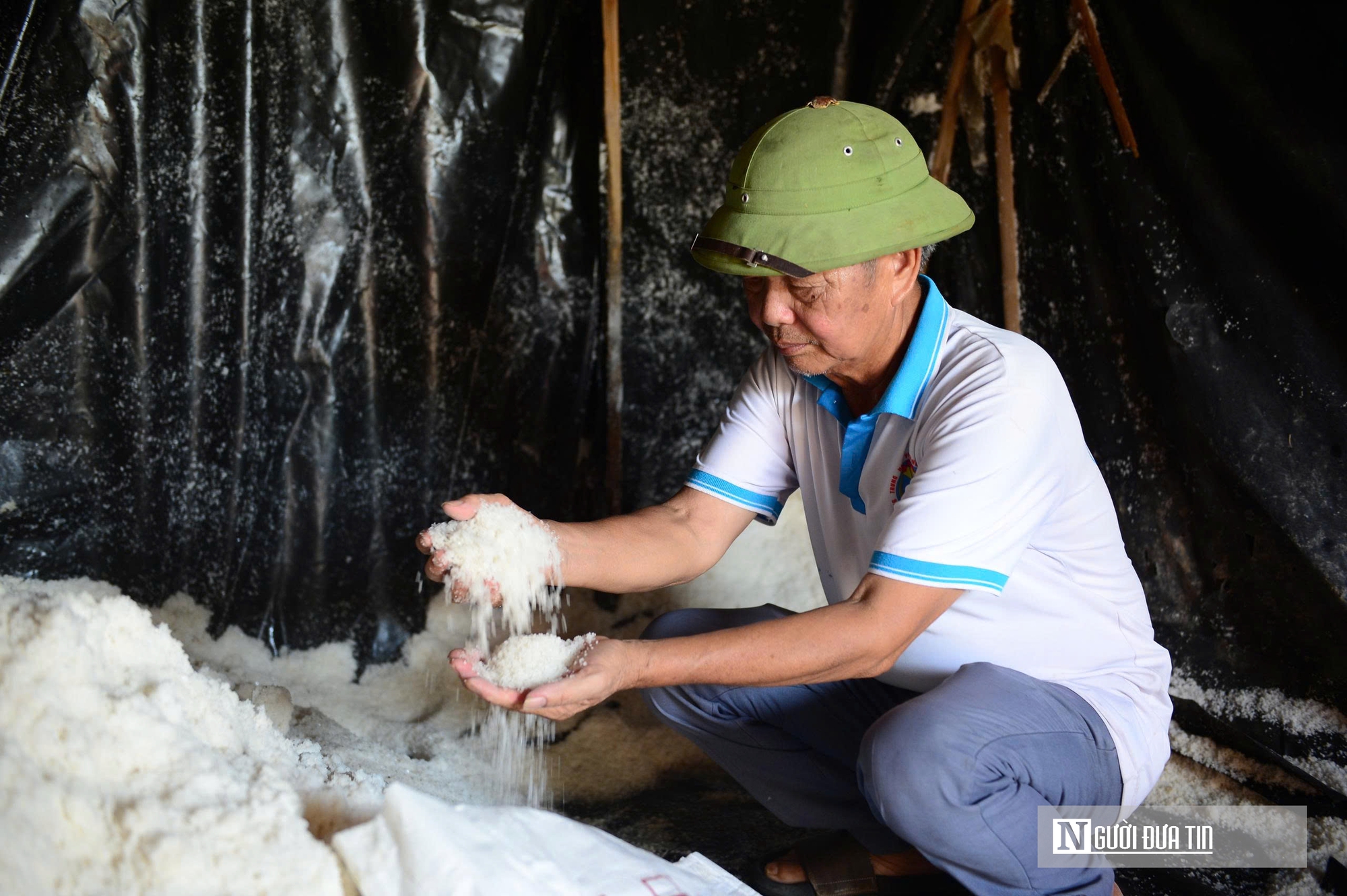 Di&ecirc;m d&acirc;n "rang m&igrave;nh" dưới nắng 40 độ, đổi lấy hơn 200 ngh&igrave;n đồng mỗi ng&agrave;y- Ảnh 7.
