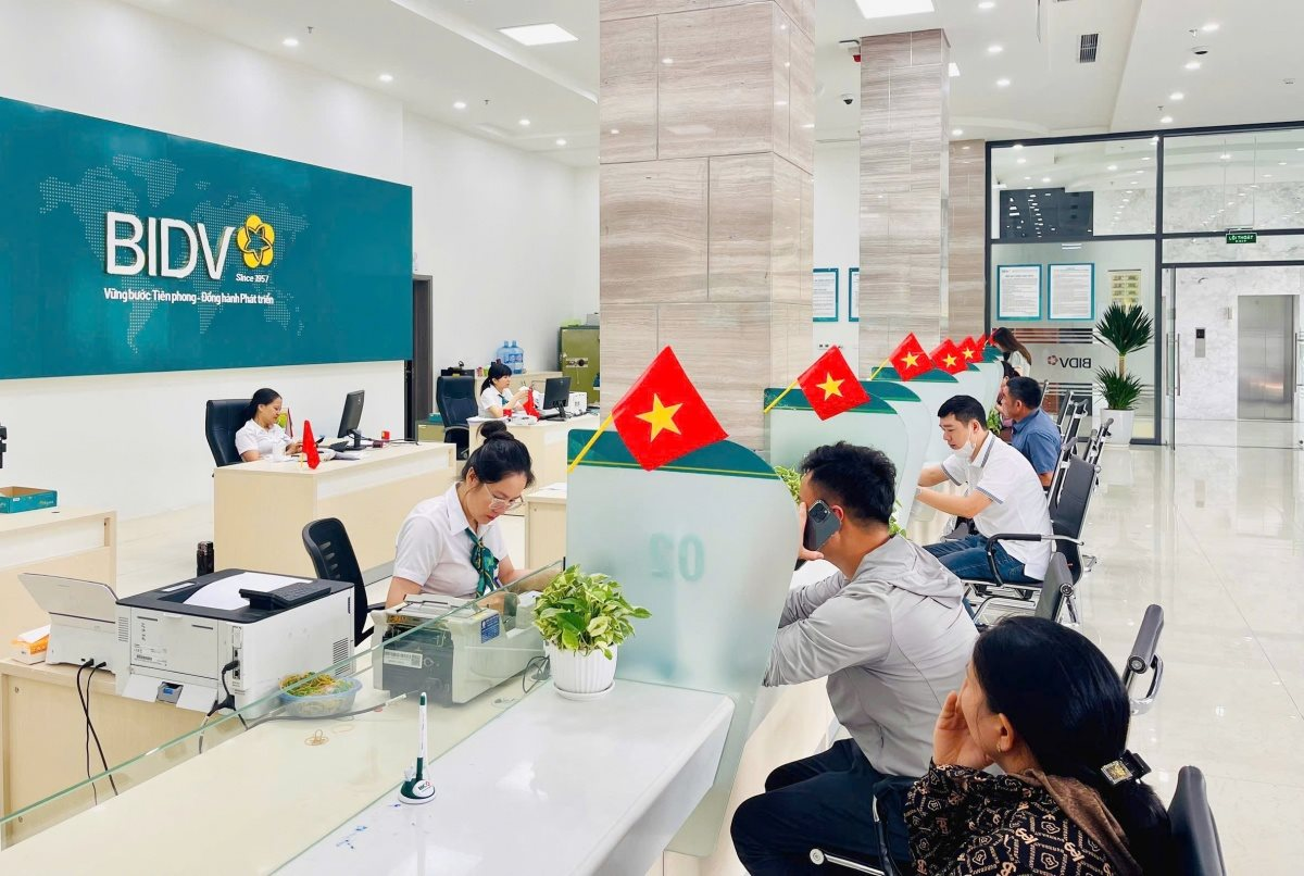 Đợt tuyển dụng g&acirc;y ch&uacute; &yacute; của BIDV: Kh&ocirc;ng nhận người qu&aacute; 24 tuổi- Ảnh 1.