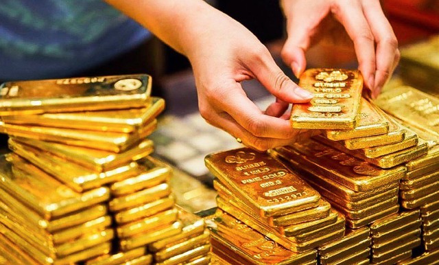 Giá vàng thế giới rơi xuống đáy 2 tháng, vàng nhẫn trong nước lao dốc tới 2 triệu đồng/lượng- Ảnh 2. Giá vàng thế giới rơi xuống đáy 2 tháng, vàng nhẫn trong nước lao dốc tới 2 triệu đồng/lượng- Ảnh 2.
