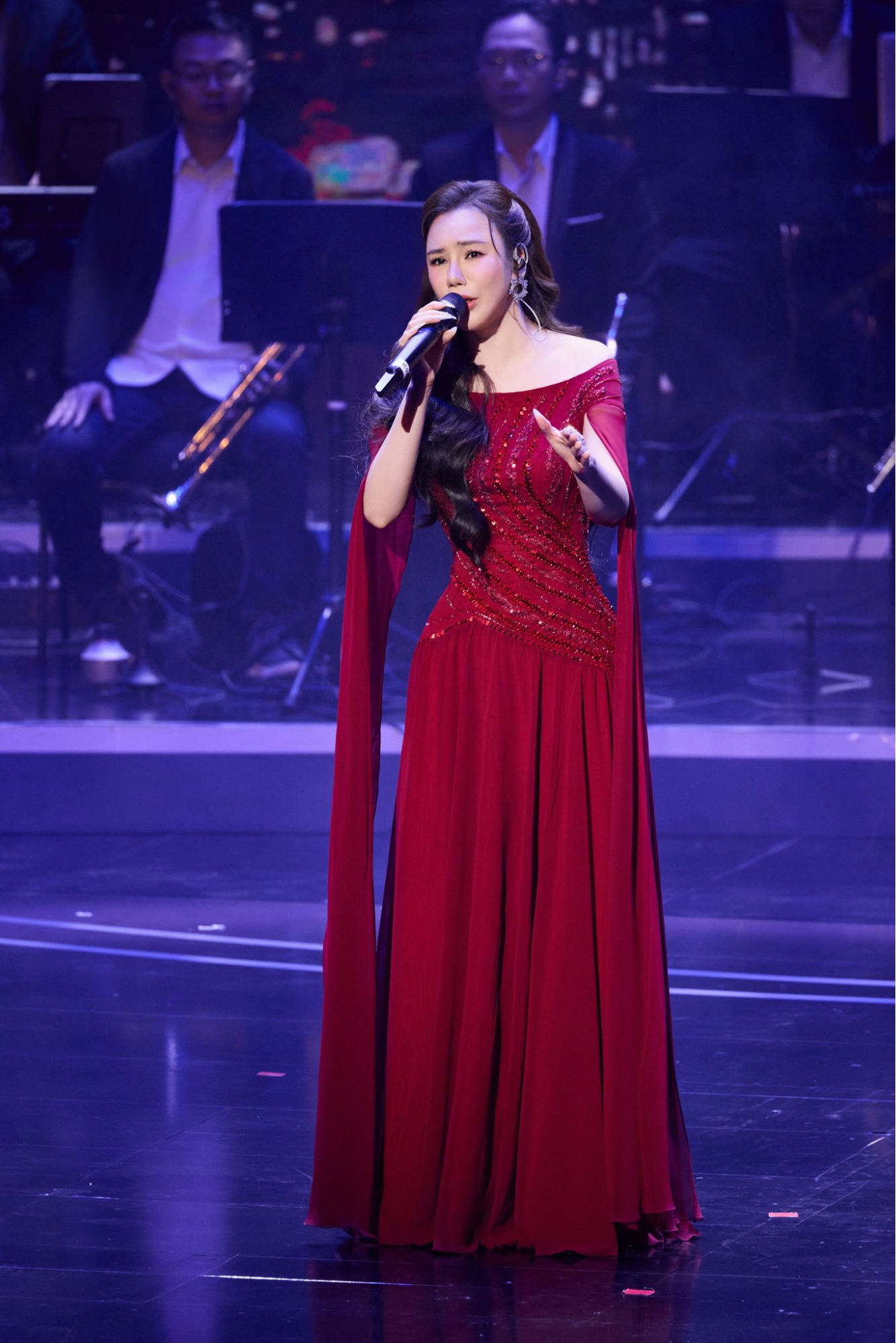 Việt Nam c&oacute; ph&uacute; b&agrave; h&aacute;t "thần sầu" l&agrave; thủ khoa trường qu&acirc;n đội, từng bị 1 diva mắng tr&ecirc;n truyền h&igrave;nh- Ảnh 3.