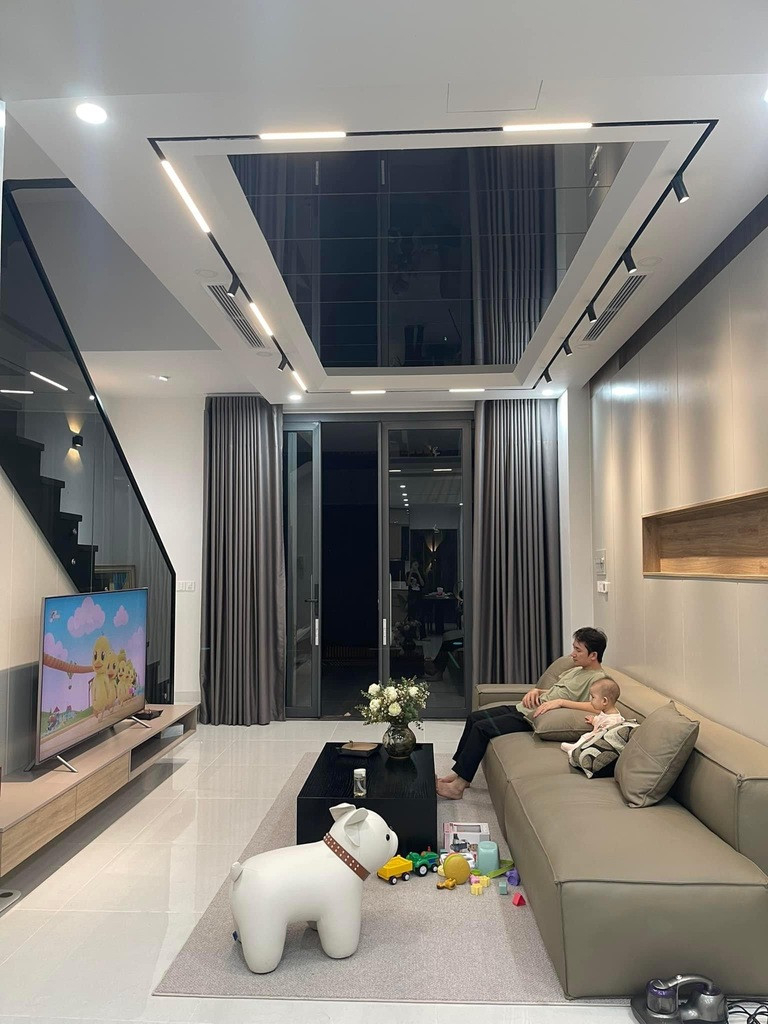 Nam nghệ sĩ U40 cưới vợ đẹp như "bạch nguyệt quang": Sở hữu nh&agrave; 3 tầng ở Nha Trang chill như resort ri&ecirc;ng- Ảnh 5.