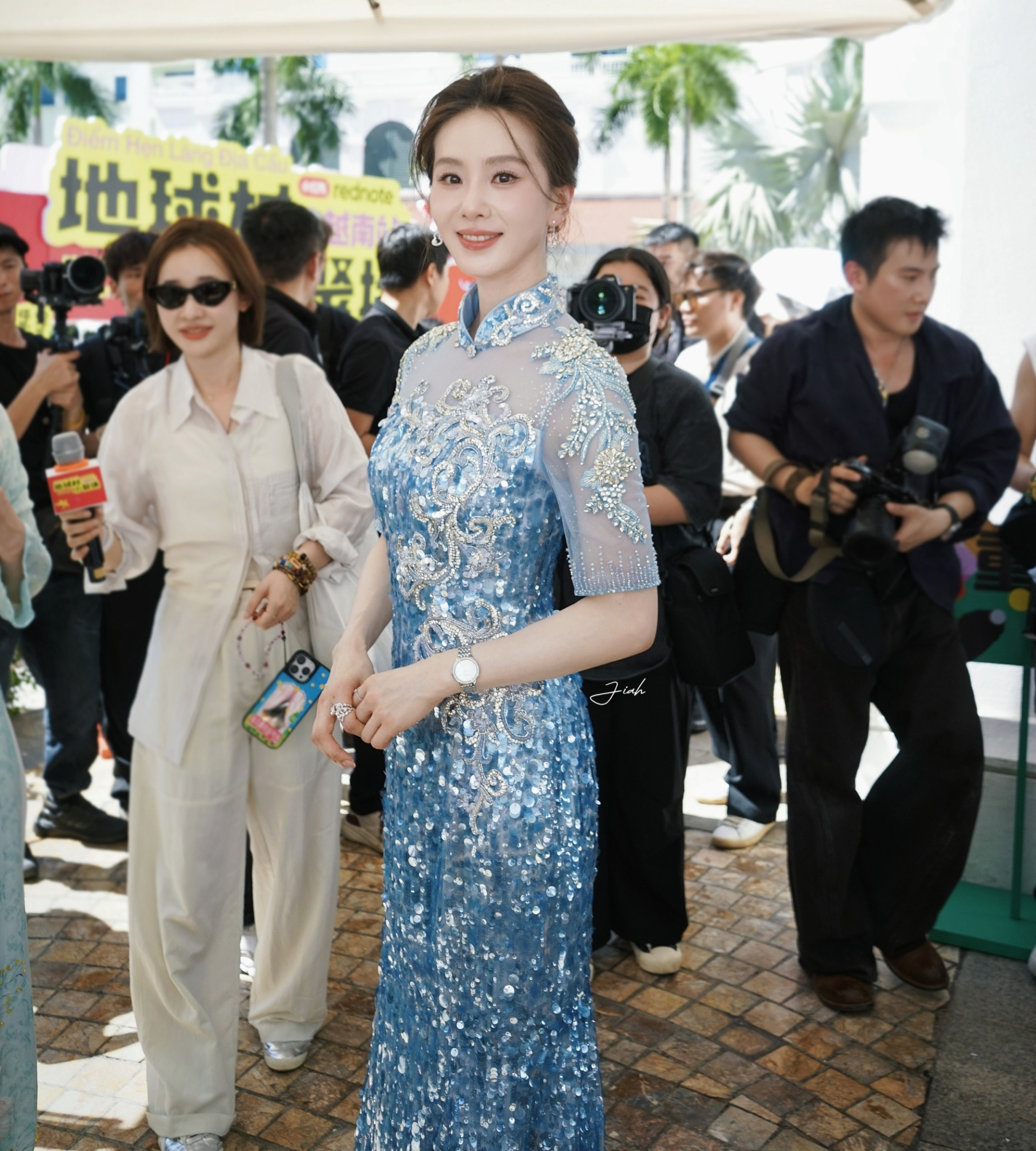 Chuyện g&igrave; đ&atilde; xảy ra với mỹ nh&acirc;n đẹp nhất Trung Quốc sau khi vừa trở về từ H&agrave; Nội?- Ảnh 2.