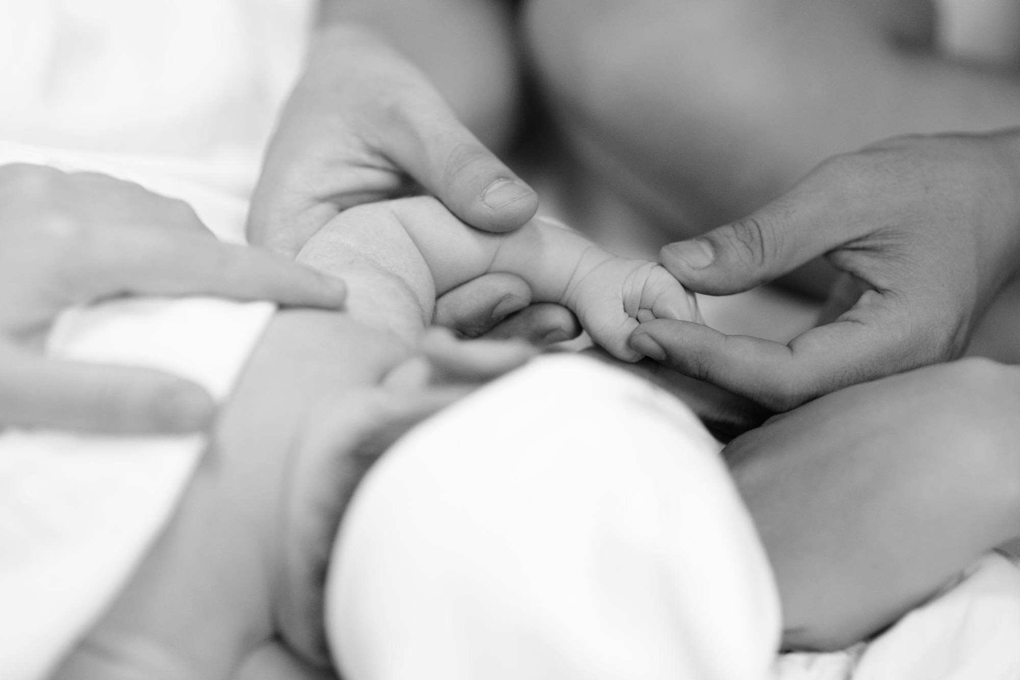 Mua đồ cho b&eacute;: Điều quan trọng nằm ở mặt sau bao b&igrave; - Ảnh 2.