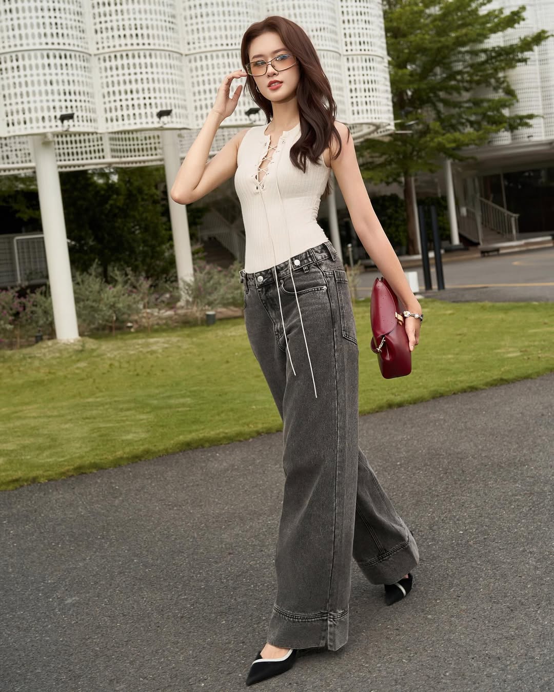 Mỹ nh&acirc;n showbiz l&aacute;i Porsche 5 tỷ: Gương mặt xinh ph&aacute;t s&aacute;ng, style đời thường 0 điểm ch&ecirc;- Ảnh 8.