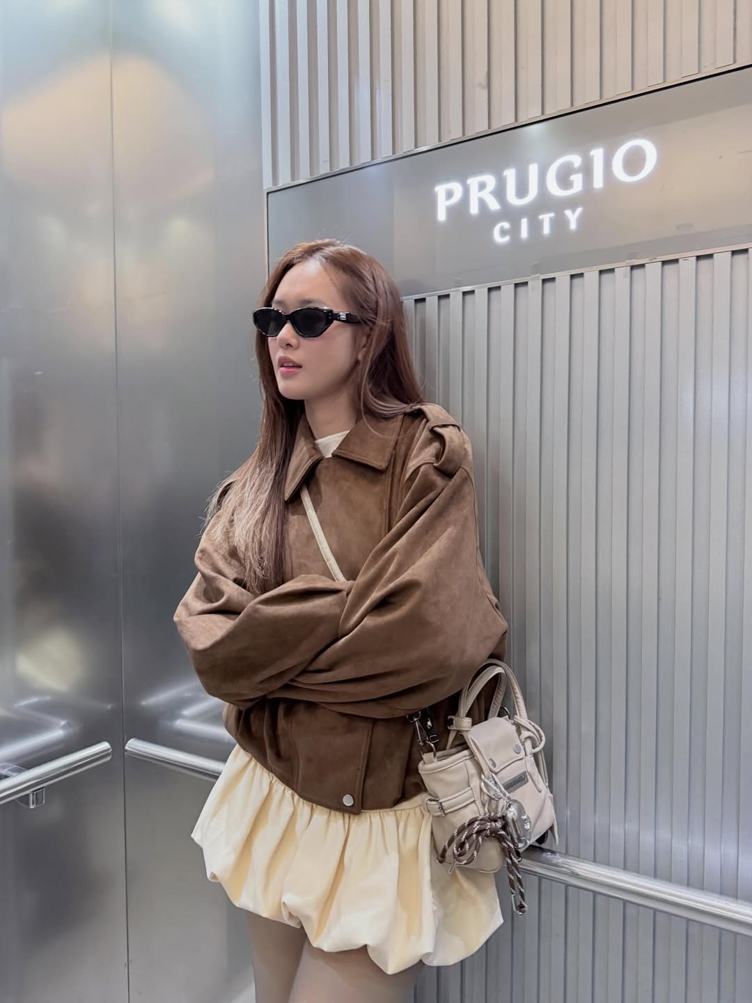 Mỹ nh&acirc;n showbiz l&aacute;i Porsche 5 tỷ: Gương mặt xinh ph&aacute;t s&aacute;ng, style đời thường 0 điểm ch&ecirc;- Ảnh 10.