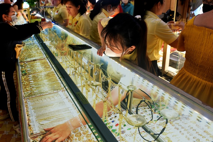 Gi&aacute; v&agrave;ng h&ocirc;m nay 29-5: Đảo chiều tăng mạnh - Ảnh 1.