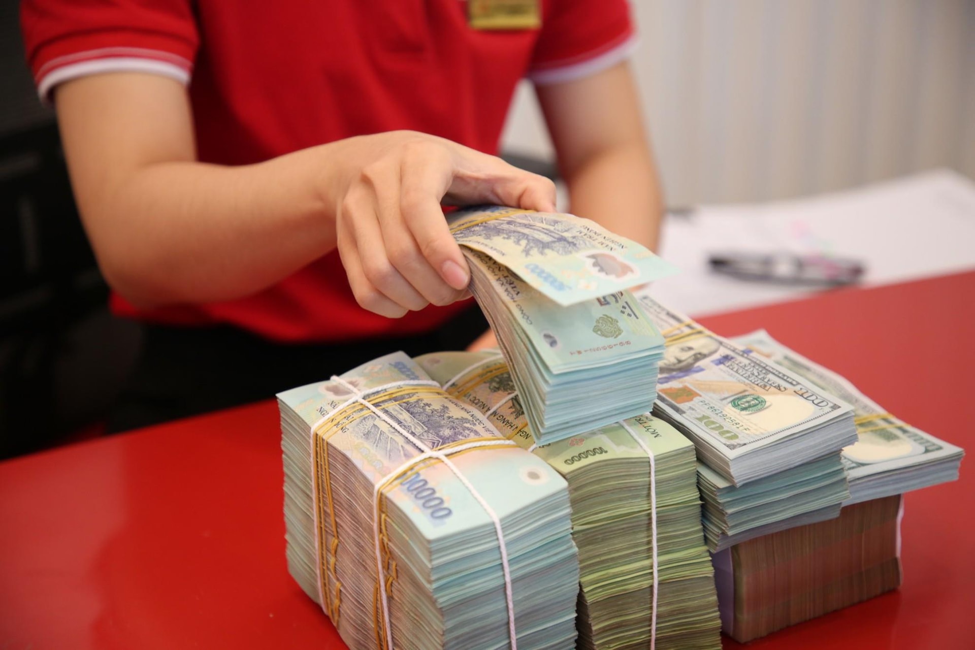 L&atilde;i suất tiết kiệm ng&agrave;y 28/5: L&atilde;i suất Agribank, Vietcombank, BIDV, Sacombank, HDBank... cao nhất l&agrave; bao nhi&ecirc;u?- Ảnh 1.