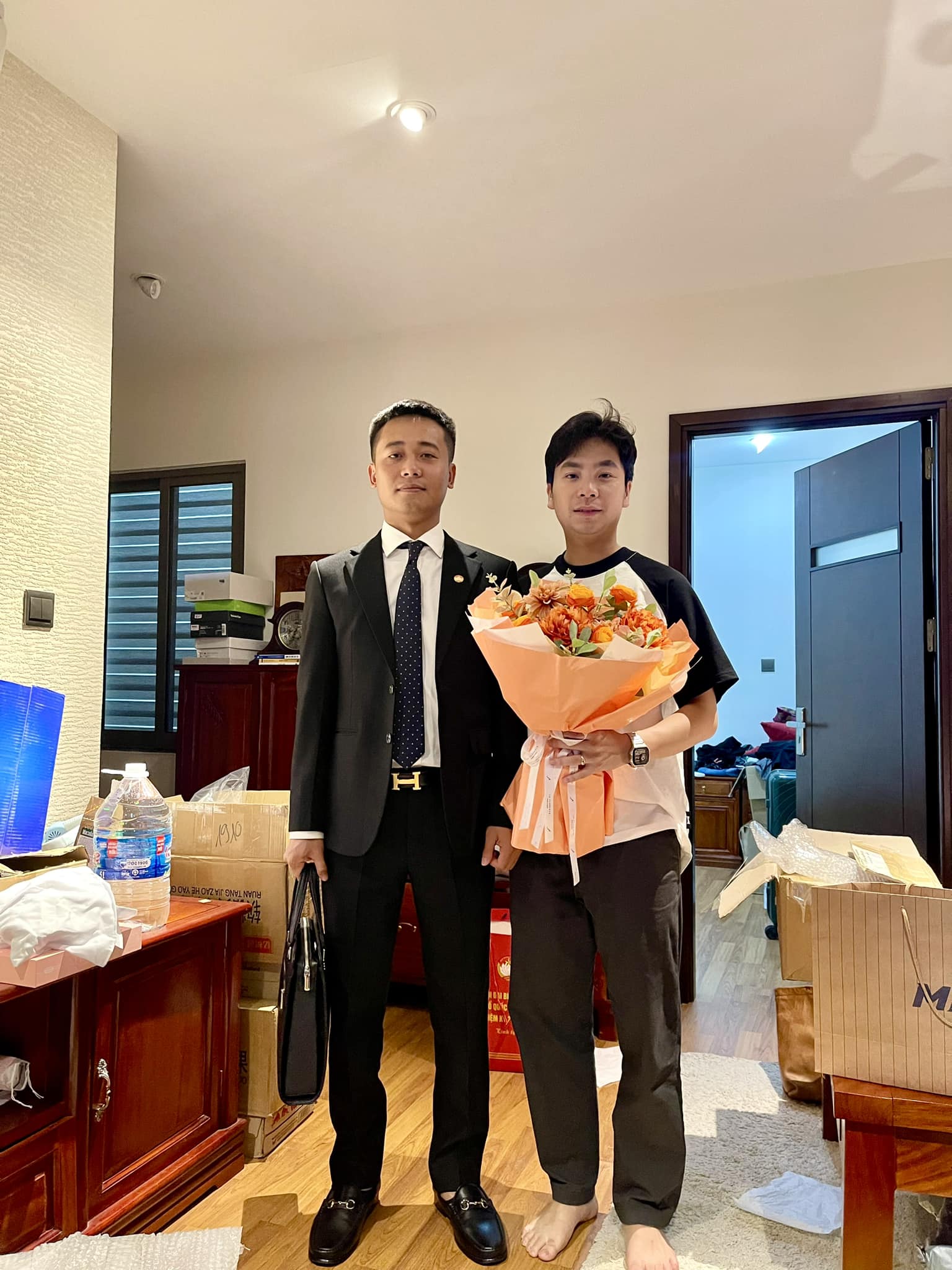 H&ocirc;n nh&acirc;n k&iacute;n tiếng của chị g&aacute;i Quang Linh Vlogs trước khi ly dị: Cưới bạn c&ugrave;ng lớp, chồng từng l&agrave; &ldquo;c&aacute;nh tay đắc lực&rdquo; trong team Ch&acirc;u Phi- Ảnh 4.