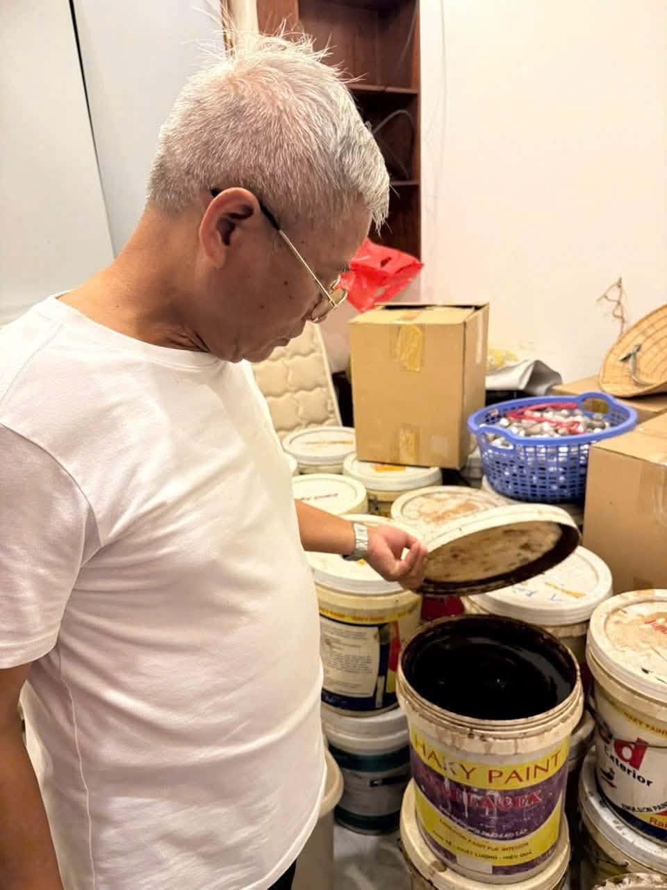 Đột kích nhà thuốc đông y lớn ở TP.HCM, lật tẩy đường dây bán thuốc cấm thu về hơn 10 tỷ đồng- Ảnh 2. Đột kích nhà thuốc đông y lớn ở TP.HCM, lật tẩy đường dây bán thuốc cấm thu về hơn 10 tỷ đồng- Ảnh 2.