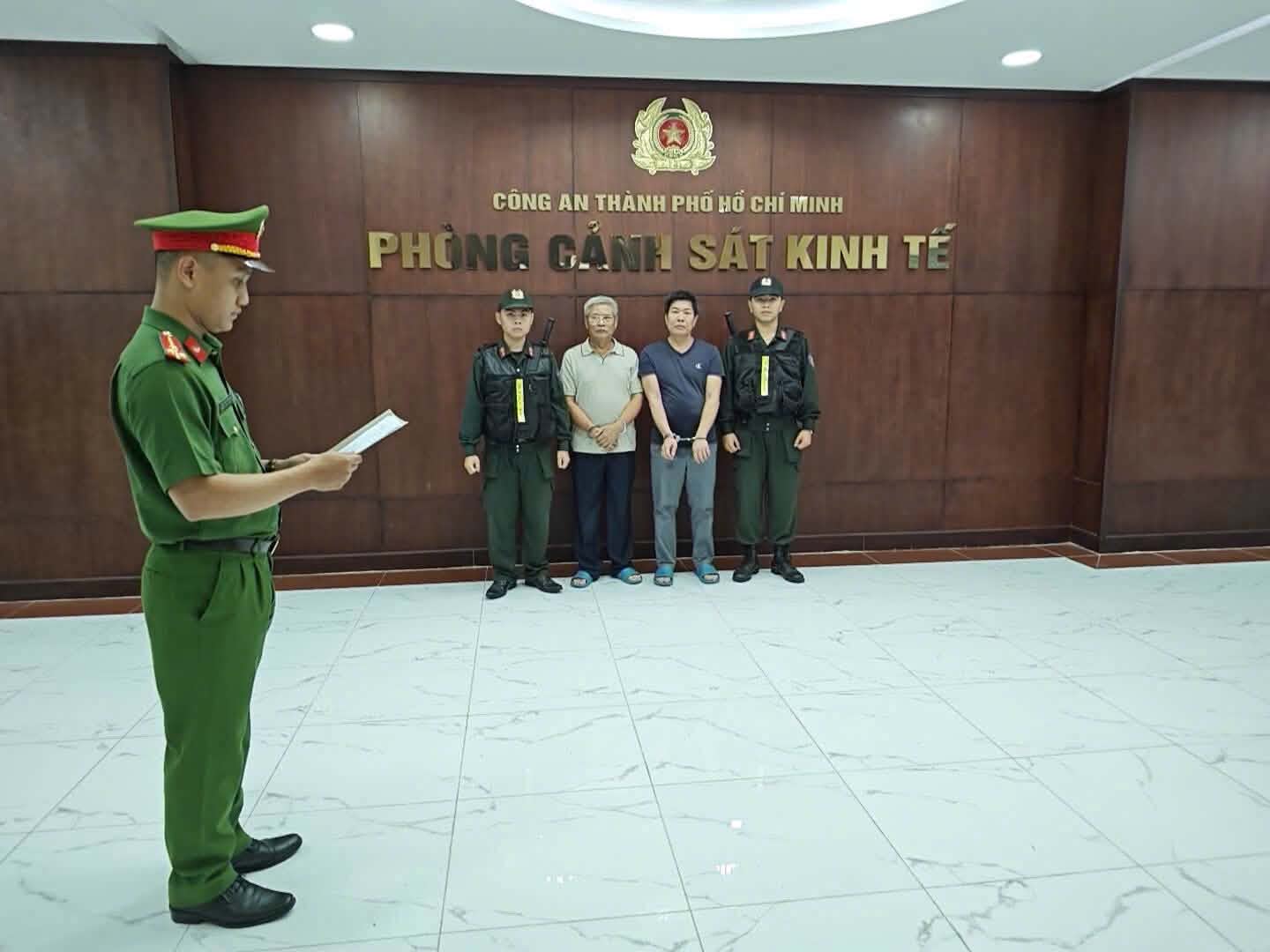 Đột kích nhà thuốc đông y lớn ở TP.HCM, lật tẩy đường dây bán thuốc cấm thu về hơn 10 tỷ đồng- Ảnh 1. Đột kích nhà thuốc đông y lớn ở TP.HCM, lật tẩy đường dây bán thuốc cấm thu về hơn 10 tỷ đồng- Ảnh 1.
