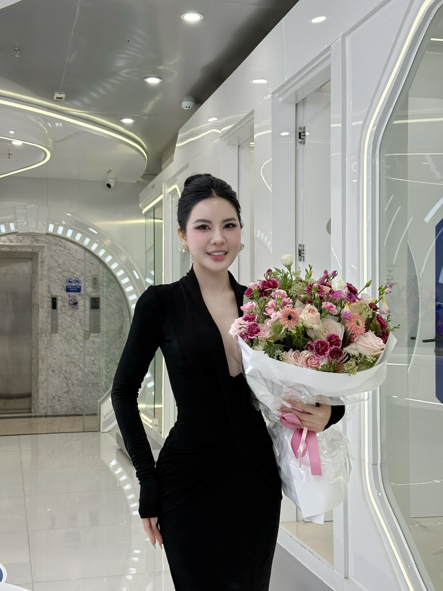 Cặp vợ chồng trung ni&ecirc;n "chiếm s&oacute;ng" MXH những ng&agrave;y qua l&agrave; ai? - C&oacute; con lớn 20 tuổi nhưng nhan sắc c&ocirc; vợ kh&ocirc;ng tin nổi!- Ảnh 7.