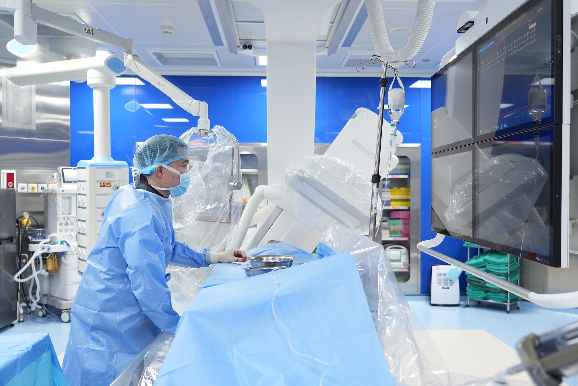 Kh&aacute;ch T&acirc;y l&agrave; nhạc sĩ sang 1 bệnh viện ở Việt Nam chữa đi tiểu 20 ph&uacute;t/lần: "B&acirc;y giờ t&ocirc;i thấy m&igrave;nh đang ở trong 1 cơ thể mới" - Ảnh 2.