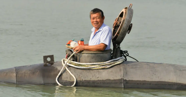 Phát hiện người đàn ông 60 tuổi thả "cục sắt" 5 tấn xuống nước, "con cá đen khổng lồ" chứng minh năng lực học hỏi đang kinh ngạc của người nông dân - Ảnh 1.