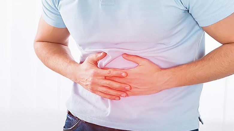 Đau bụng li&ecirc;n tục suốt 3 th&aacute;ng, người đ&agrave;n &ocirc;ng 70 tuổi sốc nặng khi ph&aacute;t hiện b&iacute; mật "đ&aacute;ng sợ" - Ảnh 2.