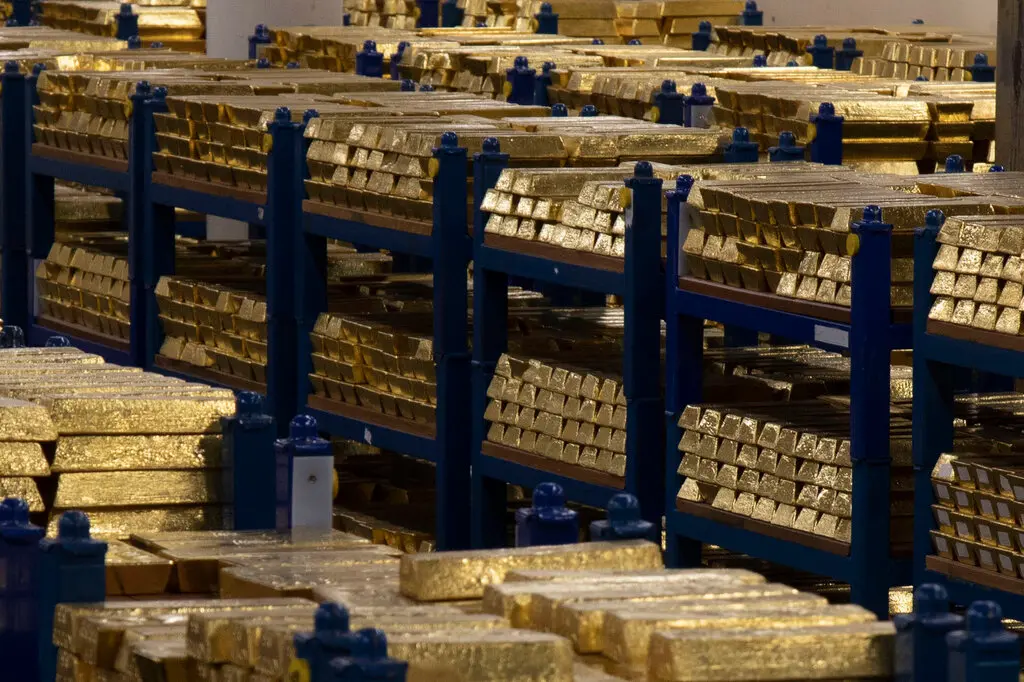 Ph&aacute;t hiện 2 nh&agrave; kho chứa 930.000 thỏi v&agrave;ng - Ảnh 1.