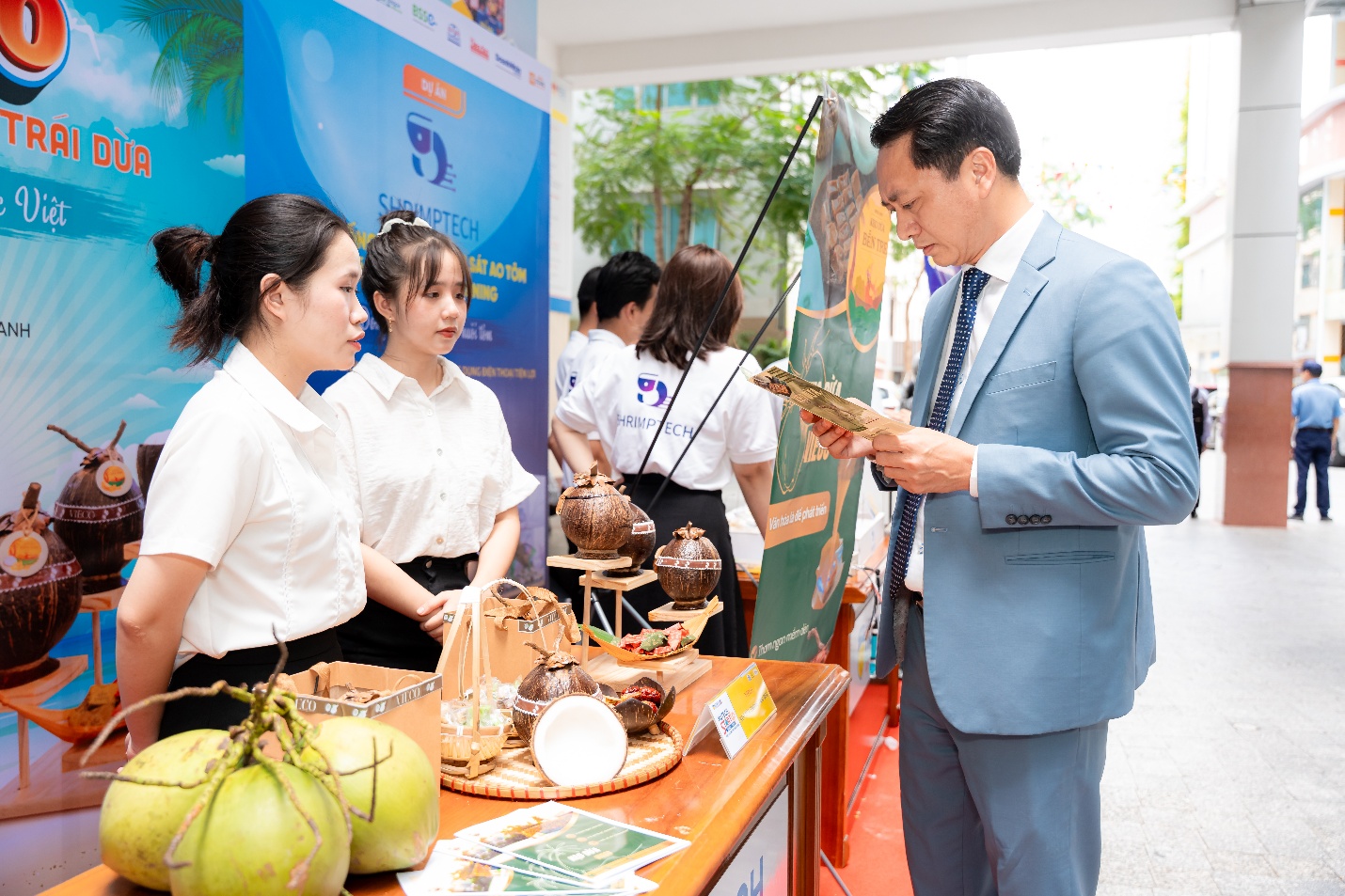 &ldquo;Nh&uacute;ng&rdquo; doanh nghiệp v&agrave;o giảng đường, HUTECH mở đặc quyền &ldquo;chốt&rdquo; việc cho sinh vi&ecirc;n - Ảnh 4.