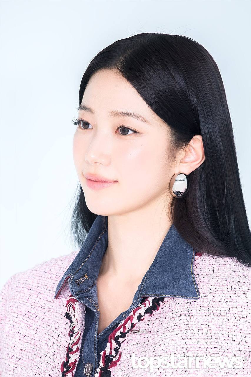 "Bản sao Suzy" khoe cơ bụng n&eacute;t căng, n&eacute;t sang kh&ocirc;ng k&eacute;m Jennie- Ảnh 10.