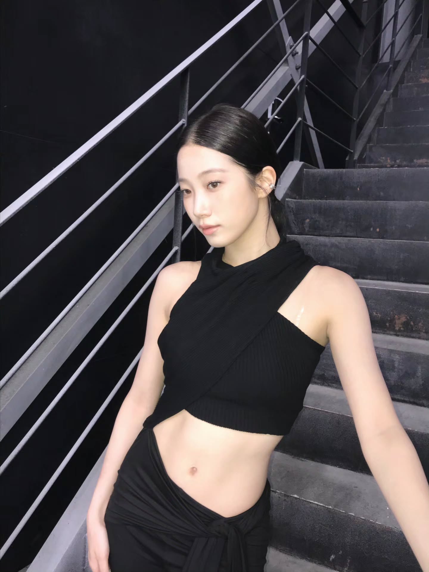 "Bản sao Suzy" khoe cơ bụng n&eacute;t căng, n&eacute;t sang kh&ocirc;ng k&eacute;m Jennie- Ảnh 1.