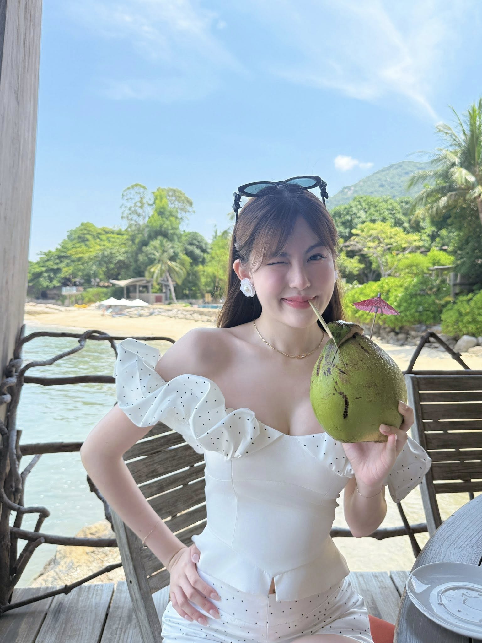 HIEUTHUHAI cởi &aacute;o khoe lưng trần giữa biển, bạn g&aacute;i liền c&oacute; phản ứng- Ảnh 7.