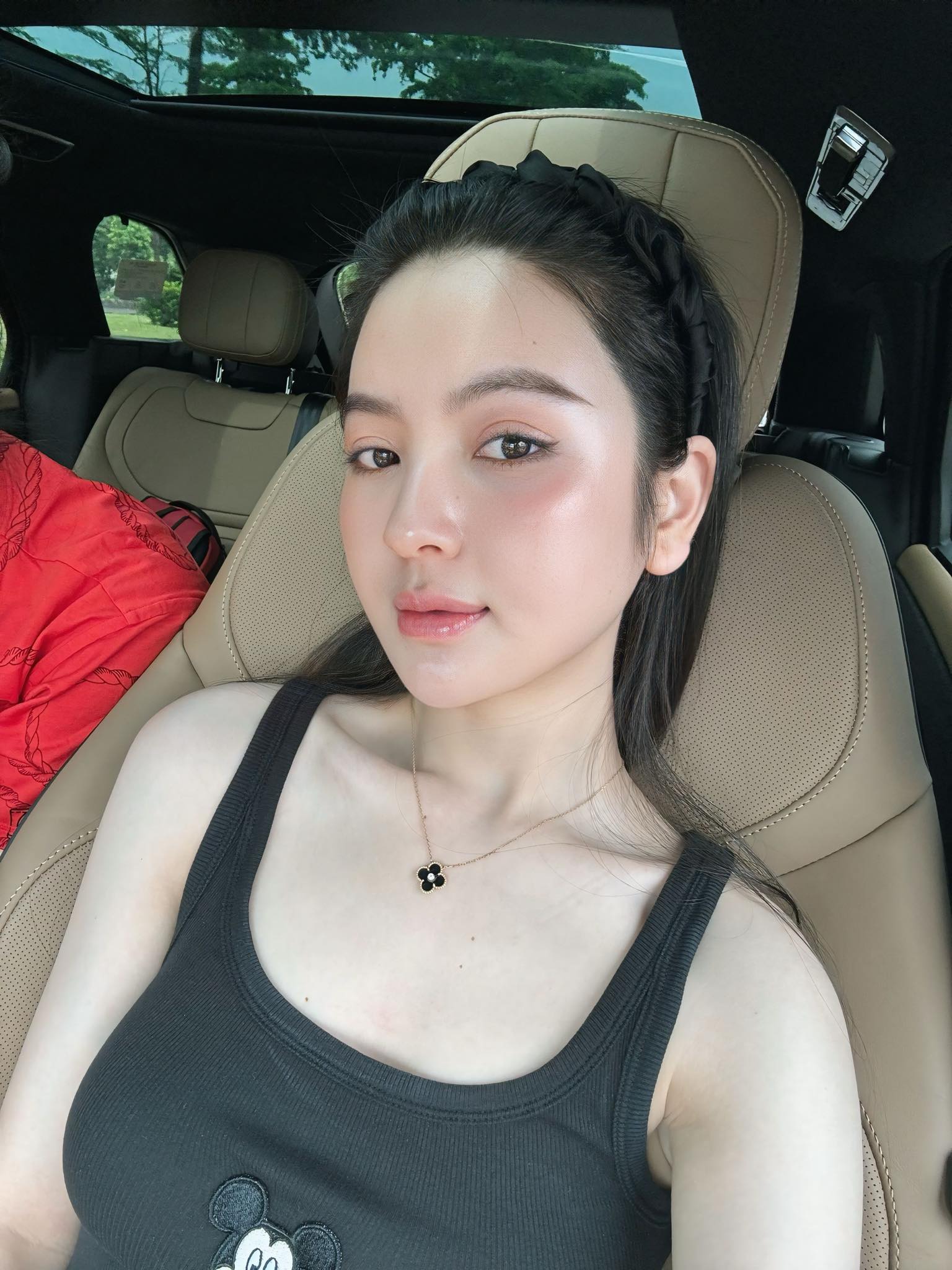 Soi mặt mộc của hội vợ cầu thủ Việt Nam: Kh&ocirc;ng son phấn, ai vượt qua Do&atilde;n Hải My v&agrave; Chu Thanh Huyền?- Ảnh 5.