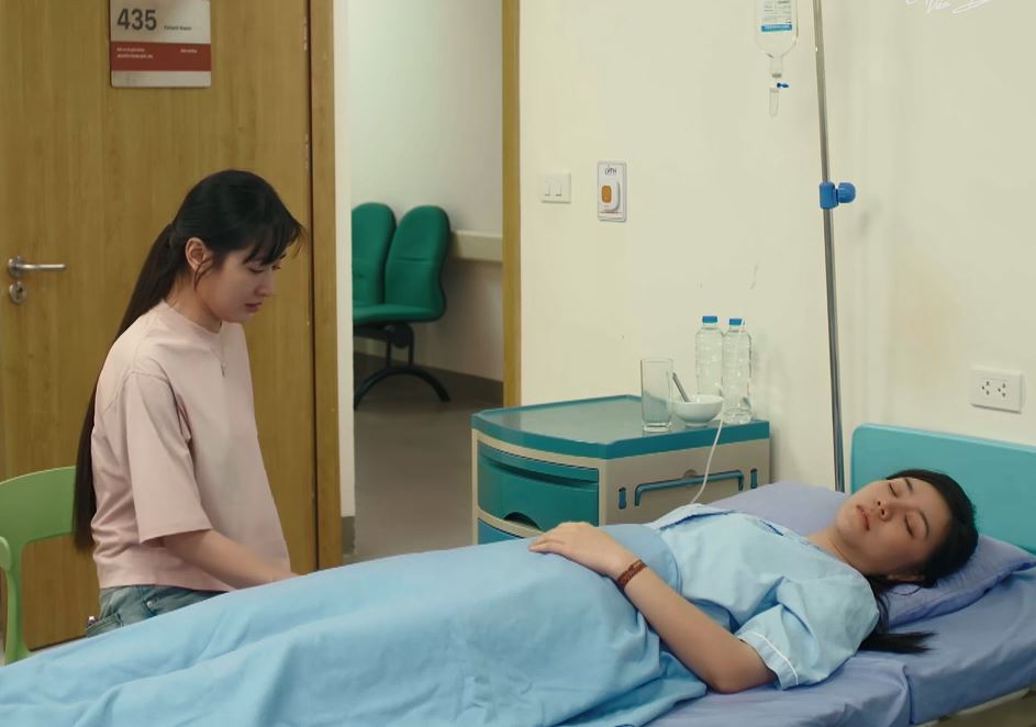 Lạ đời phim Việt c&oacute; d&agrave;n diễn vi&ecirc;n thi nhau nhập viện: Kh&ocirc;ng tai nạn, đ&aacute;nh nhau th&igrave; cũng lăn đ&ugrave;ng ra ngất- Ảnh 5.