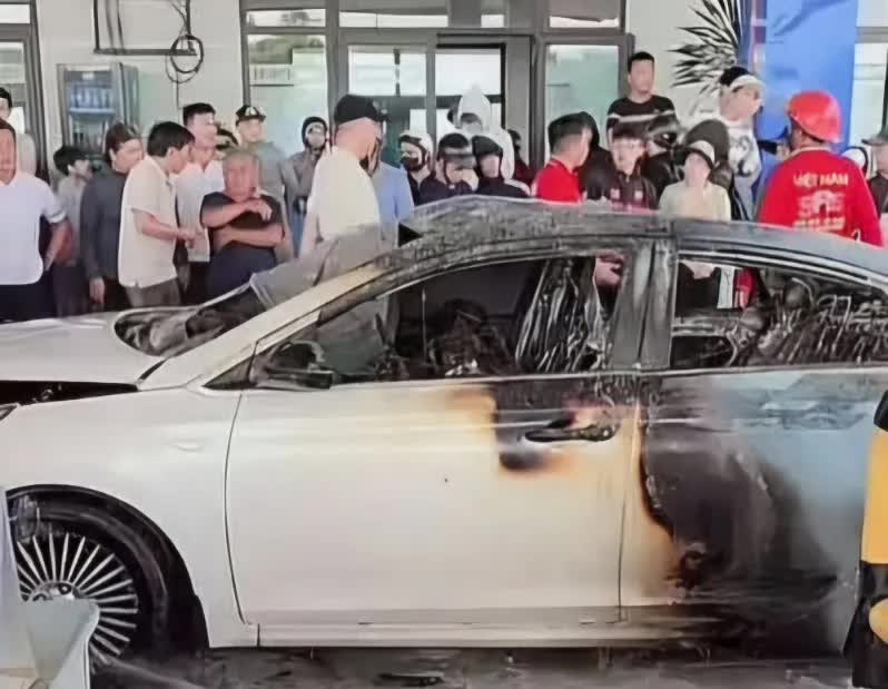 Tạm giữ tài xế và chủ xe liên quan vụ cháy ô tô làm 2 người tử vong ở Đà Nẵng- Ảnh 2.